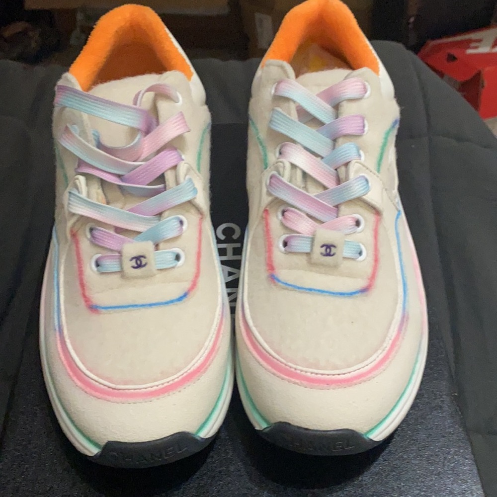 CHANEL multicolor calfskin suede CC logo sneakers. - Picture 6 of 6